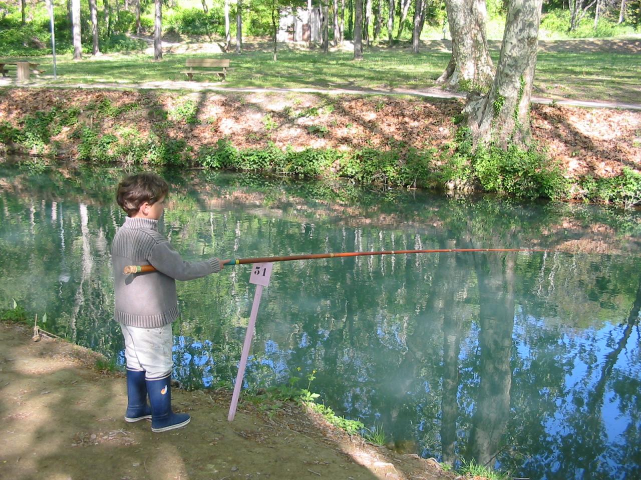 enfant concours de pêche